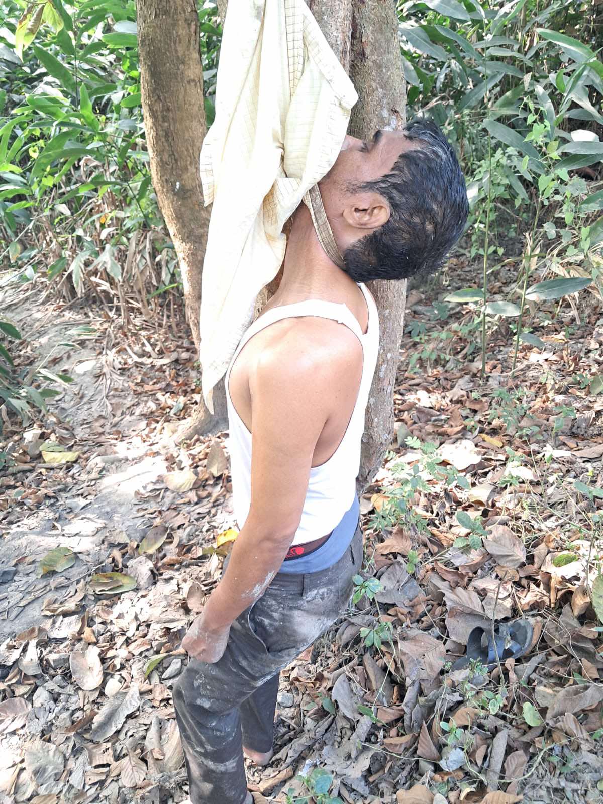 ফেনীর ফতেহপুর এলাকা থেকে এক যুবকের ঝুলন্ত মরদেহ উদ্ধার করেছে পুলিশ..